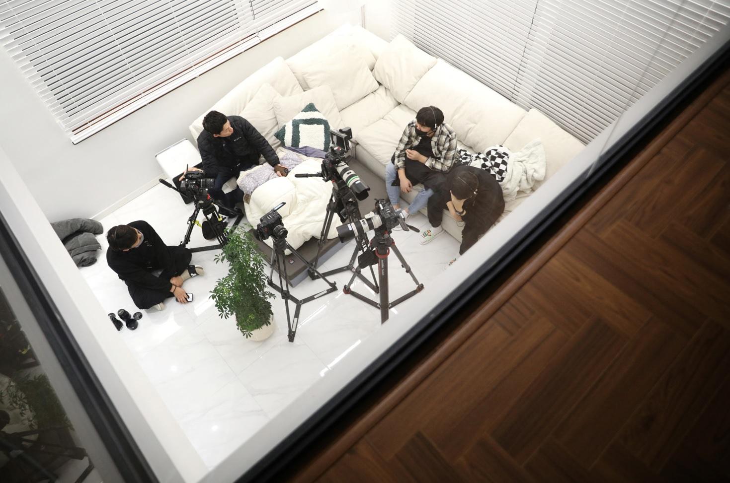 「不要結婚,要同居」拍攝現場。(路透社)