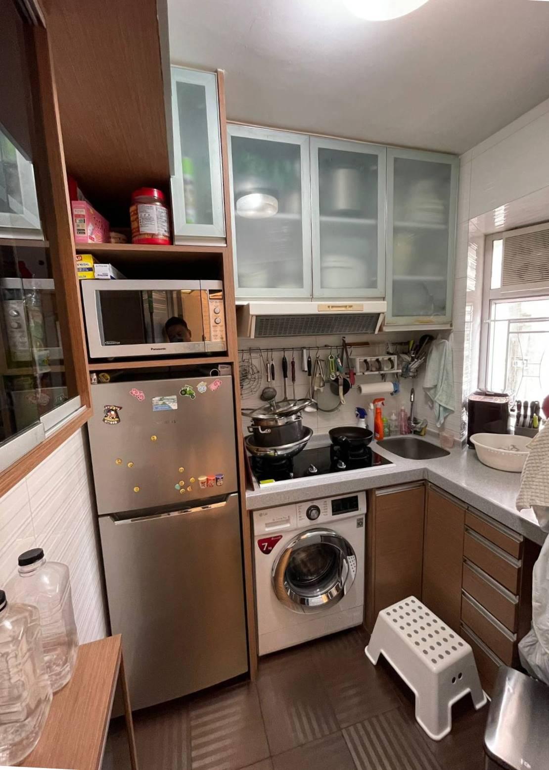 廚房空間闊落,裝修和配套均新淨實用。