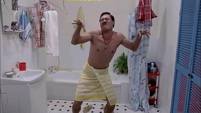 馮淬帆於80年代活躍於香港影壇,於《精裝追女仔》中「收縮水」一幕成為經典。