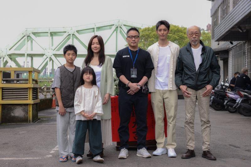 馮淬帆偕曹佑寧為台灣新片《蝴蝶大廈》出席開鏡儀式。