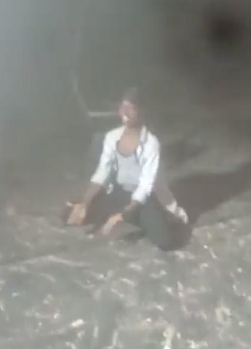 Mutyam在賓客的鏡頭前隨音樂搖擺,又跪地又揮手十分落力投入。(Twitter)