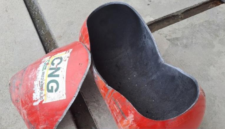 擊斃男職員的氣缸。(Twitter)