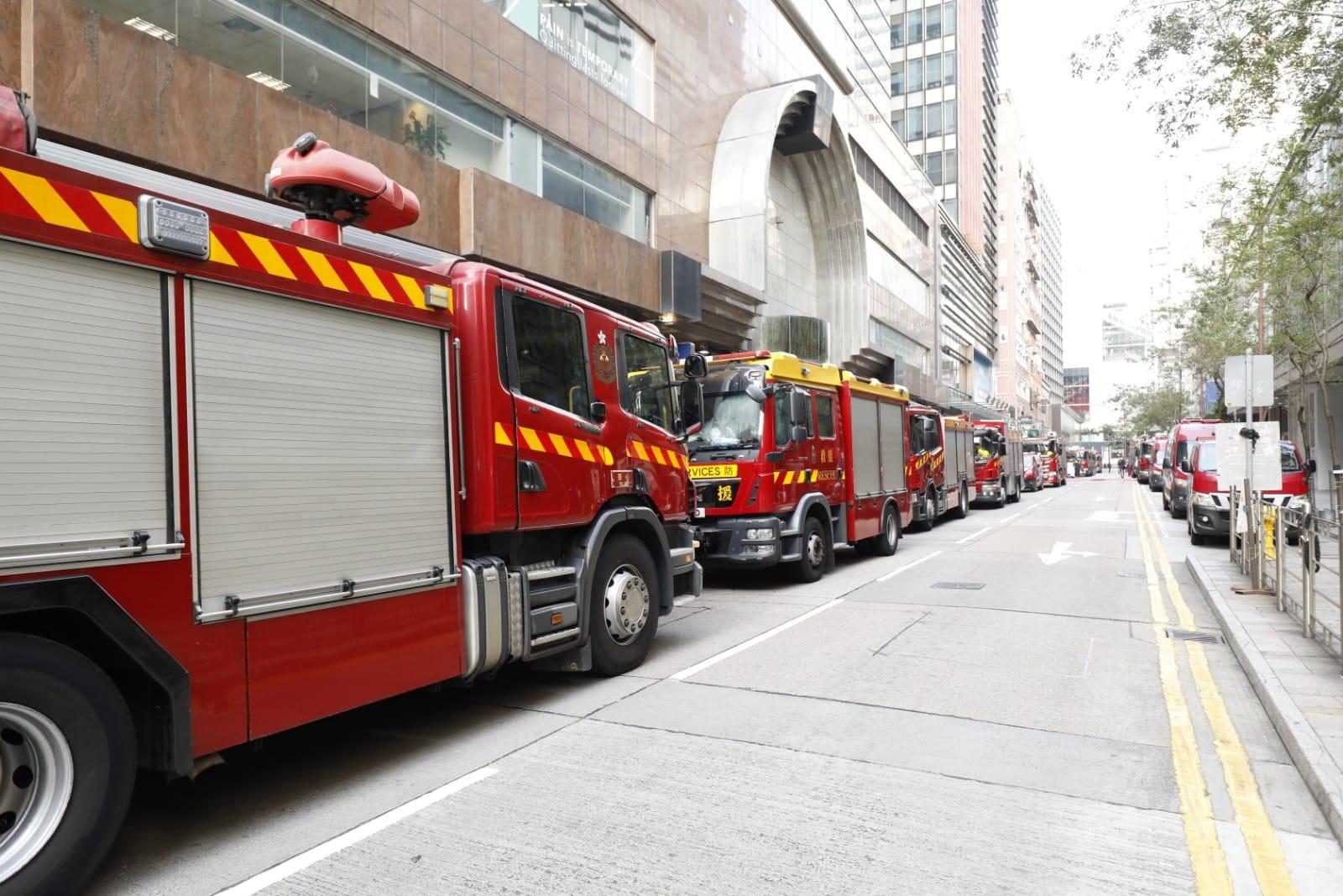 運輸署宣布,中間道介乎彌敦道與梳士巴利道之間的全線封閉。(林俊源攝)