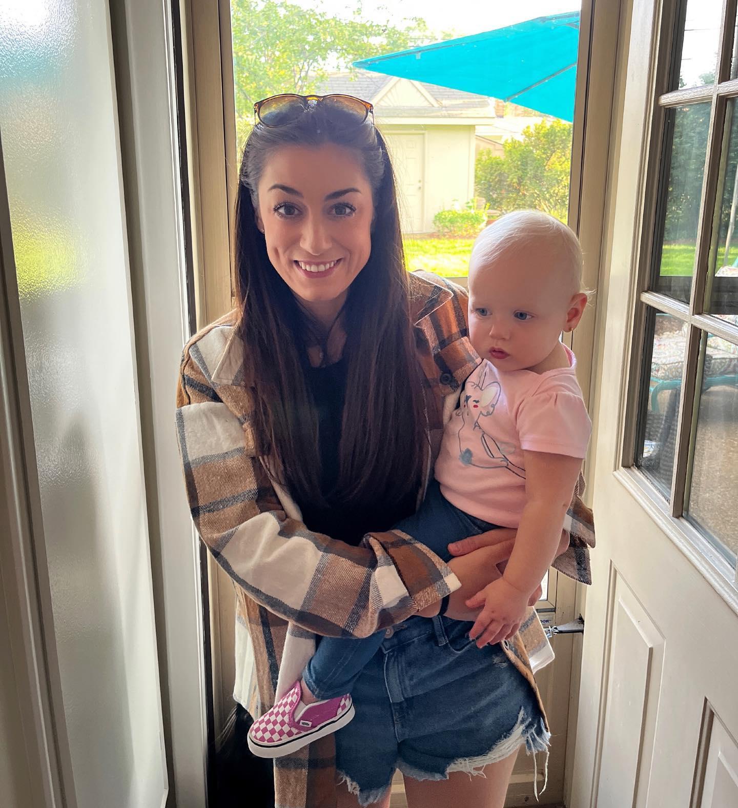 Cara Tatarelli與男朋友育有一名19個月大的女兒,已訂婚並將於6月舉行婚禮。(Twitter)