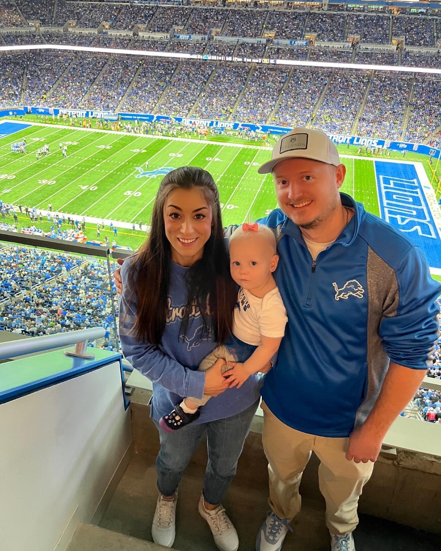 Cara Tatarelli與男朋友育有一名19個月大的女兒,已訂婚並將於6月舉行婚禮。(Twitter)