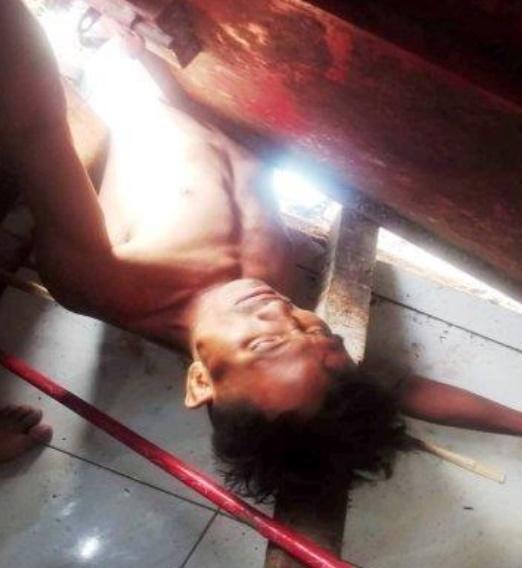 沉重大鐵門隨即關上,剛好夾著賊人的腹部,令他動彈不得。(Twitter)