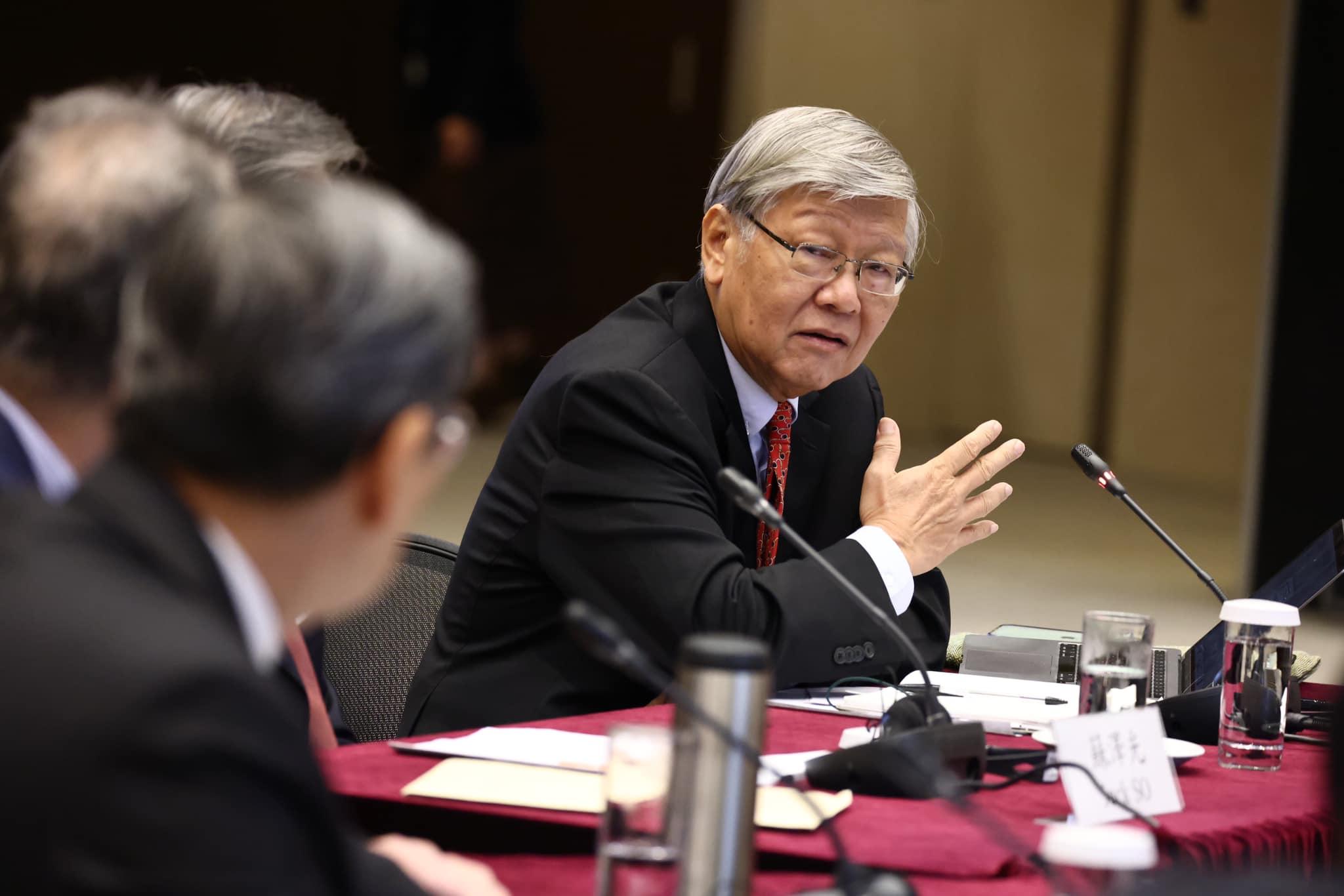 特首顧問團今日在政府總部舉行首次會議。(李家超fb圖)