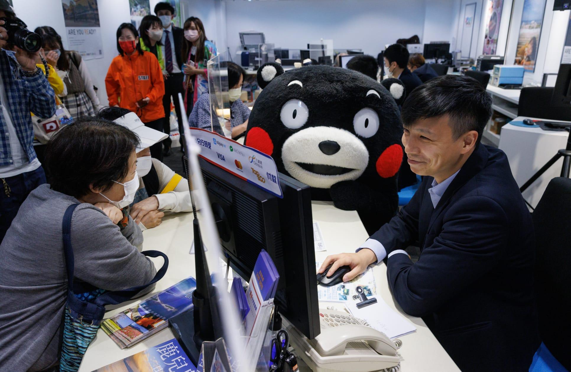 東瀛遊推出九州主題分店,店內有熊本熊等吉祥物供粉絲「打卡」。(蘇文傑攝)