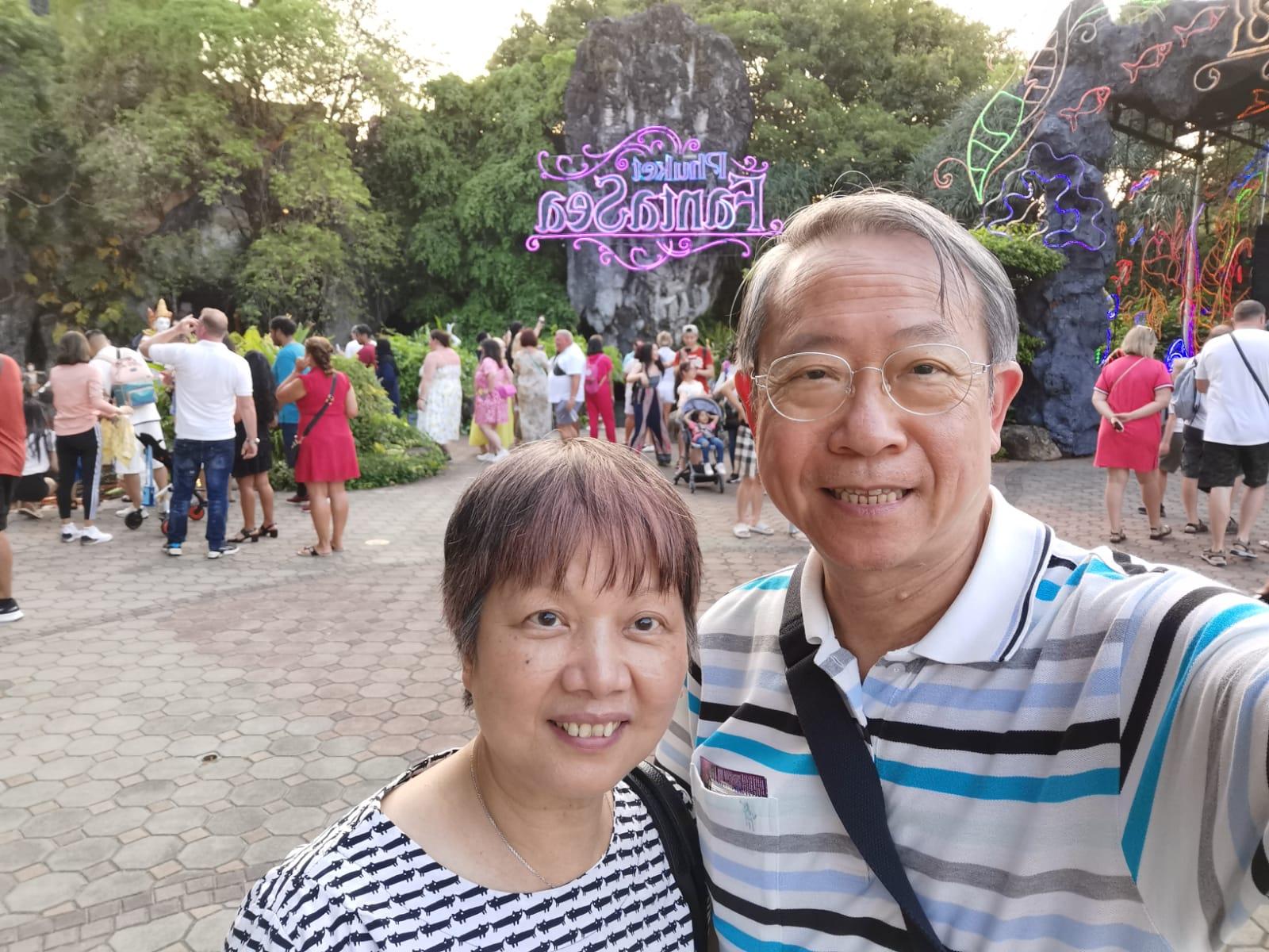 筆者與太太同遊布吉