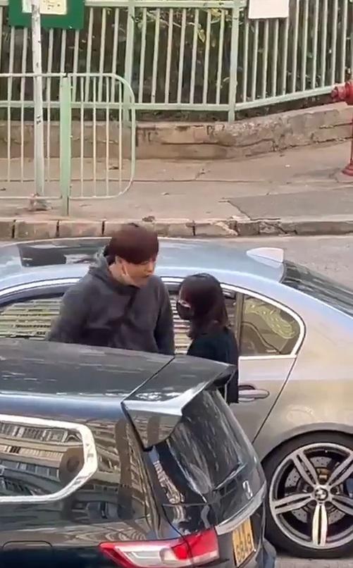男子除下口罩,與女友爭執。(網片截圖)