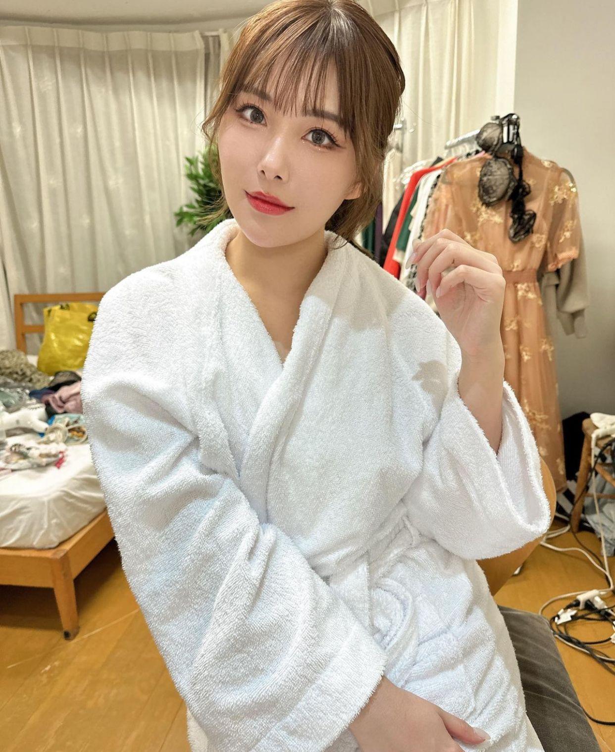 港女Erena以藝名「絵麗奈」進軍日本AV界。