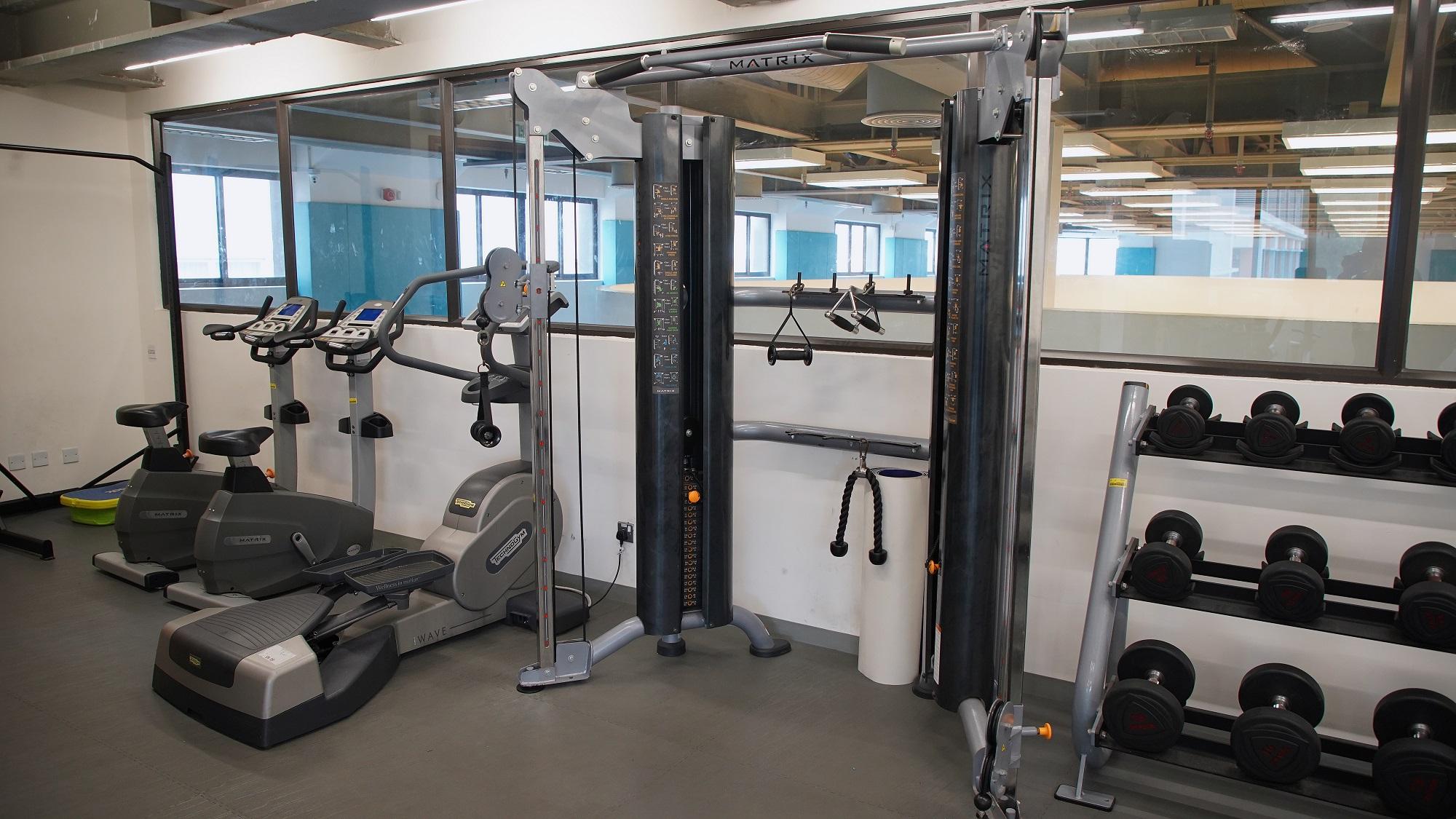 為了提供更優質的學習環境,學校多年來不斷提升設備,已建成一座具運動、表演藝術及學術功能的教學大樓。