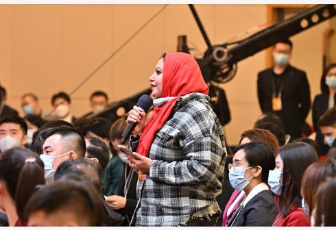 外交部長秦剛就中國外交政策和對外關係回答中外記者提問。(新華社)