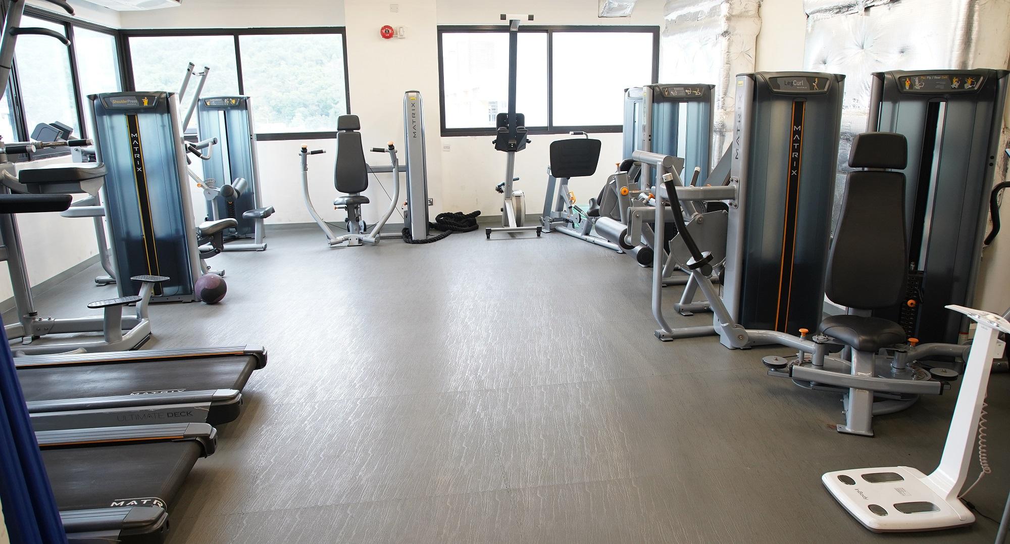 為了提供更優質的學習環境,學校多年來不斷提升設備,已建成一座具運動、表演藝術及學術功能的教學大樓。