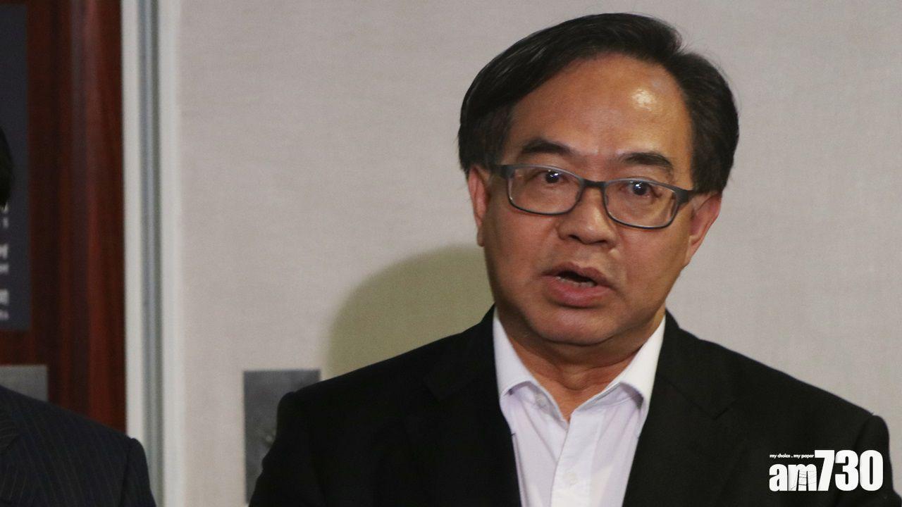 盧偉國指,巴士公司加價幅度大,單以疫情時的虧損作為理據並不充分。(資料圖片)