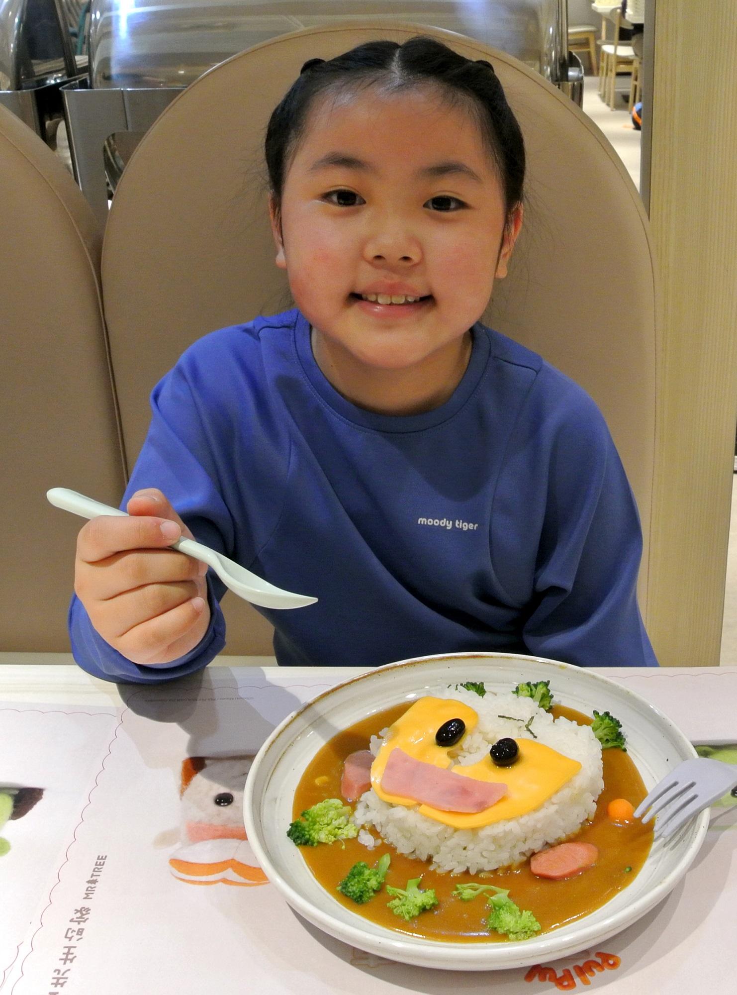 天竺鼠車車咖哩飯造型可愛又健康美味。