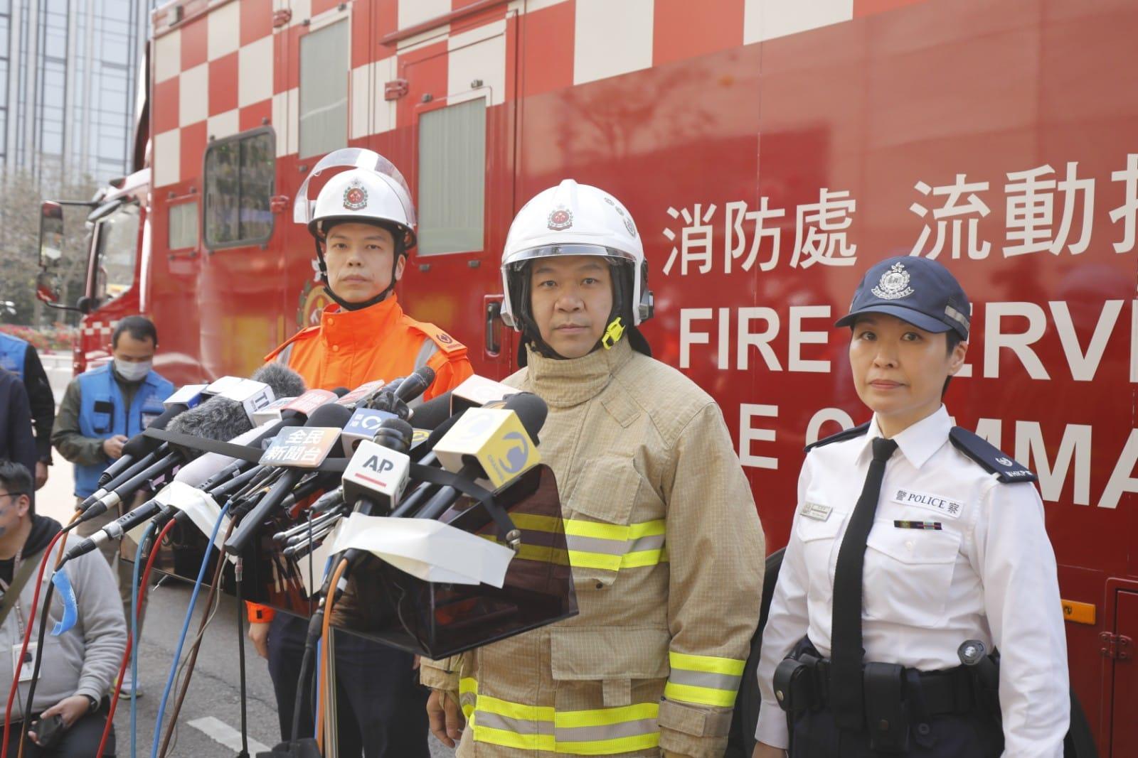 消防及警方交代尖沙咀地盤四級火詳情,指,救火過程面對多項困難。(林俊源攝)