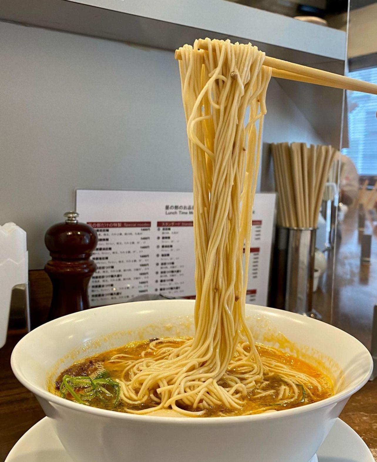 創作麵工房嗚龍連續多年得到米芝蓮推介。(圖:Tabelog)