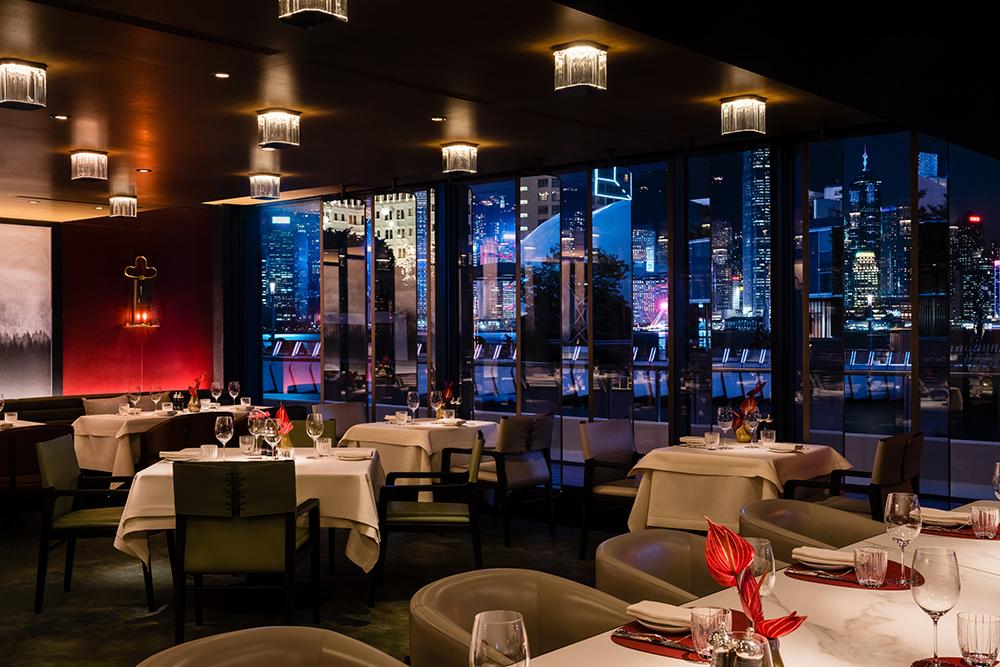 The Steak House 環境開揚,能看到維港美景。