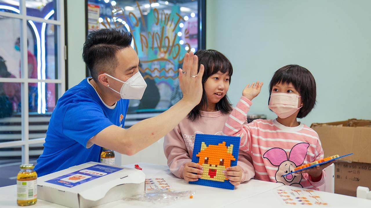 富途特設工作坊以互動形式鼓勵小朋友從小要養成儲蓄理財的好習慣。