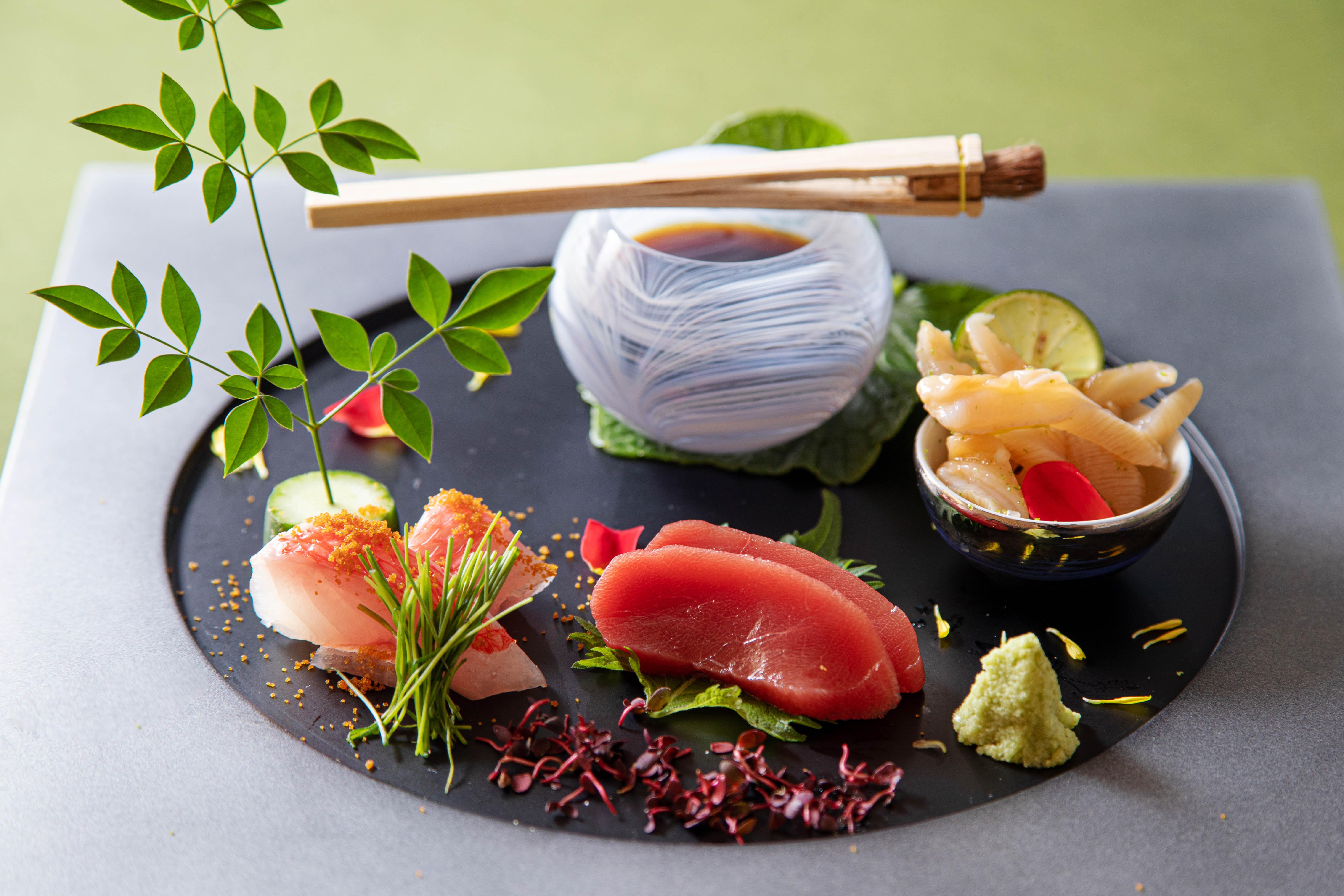 刺身季節刺身三點,按時令供應有所不同。