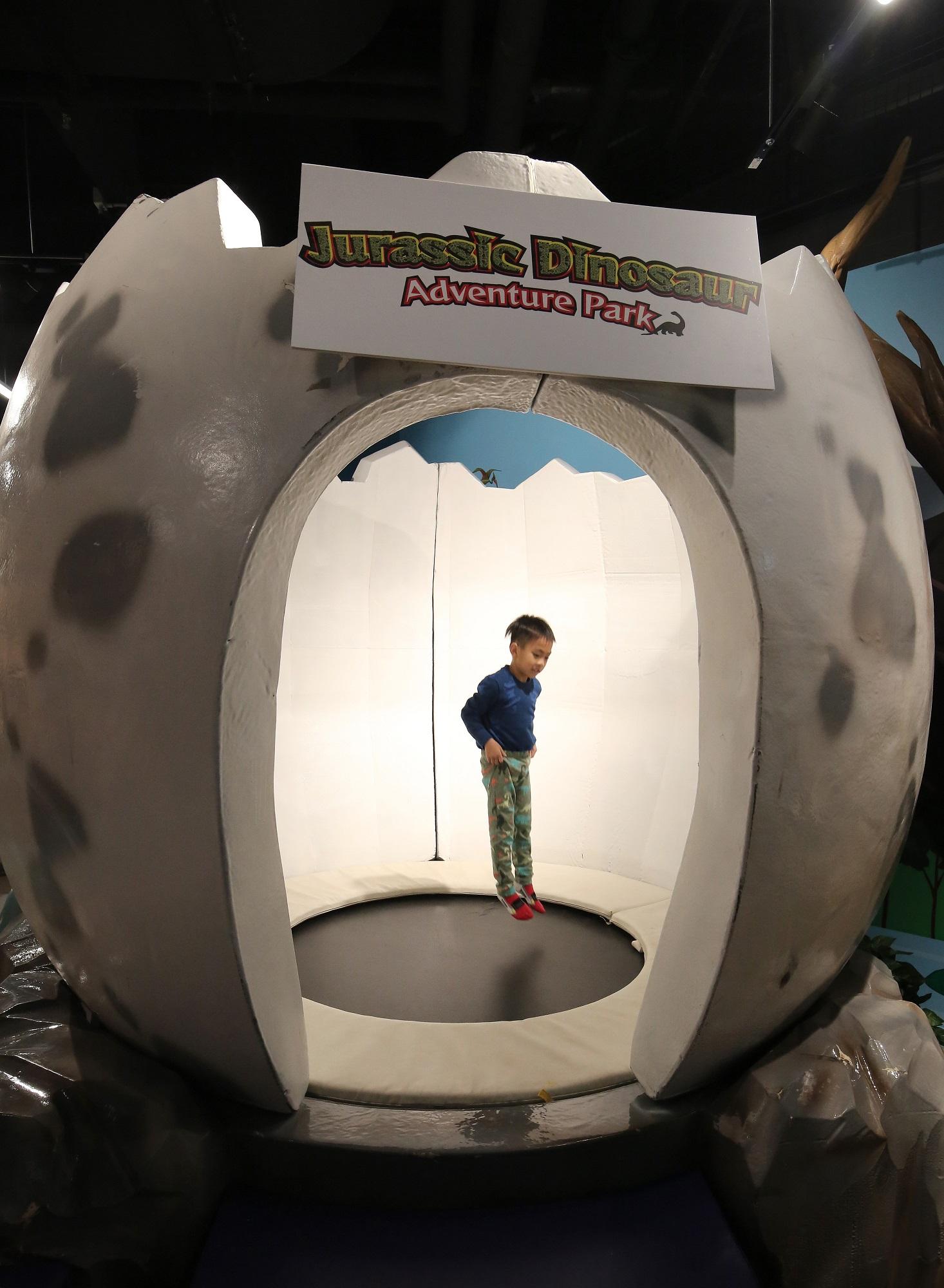 展場中更有多種有關恐龍的遊樂設施,讓孩子可以盡情玩樂。