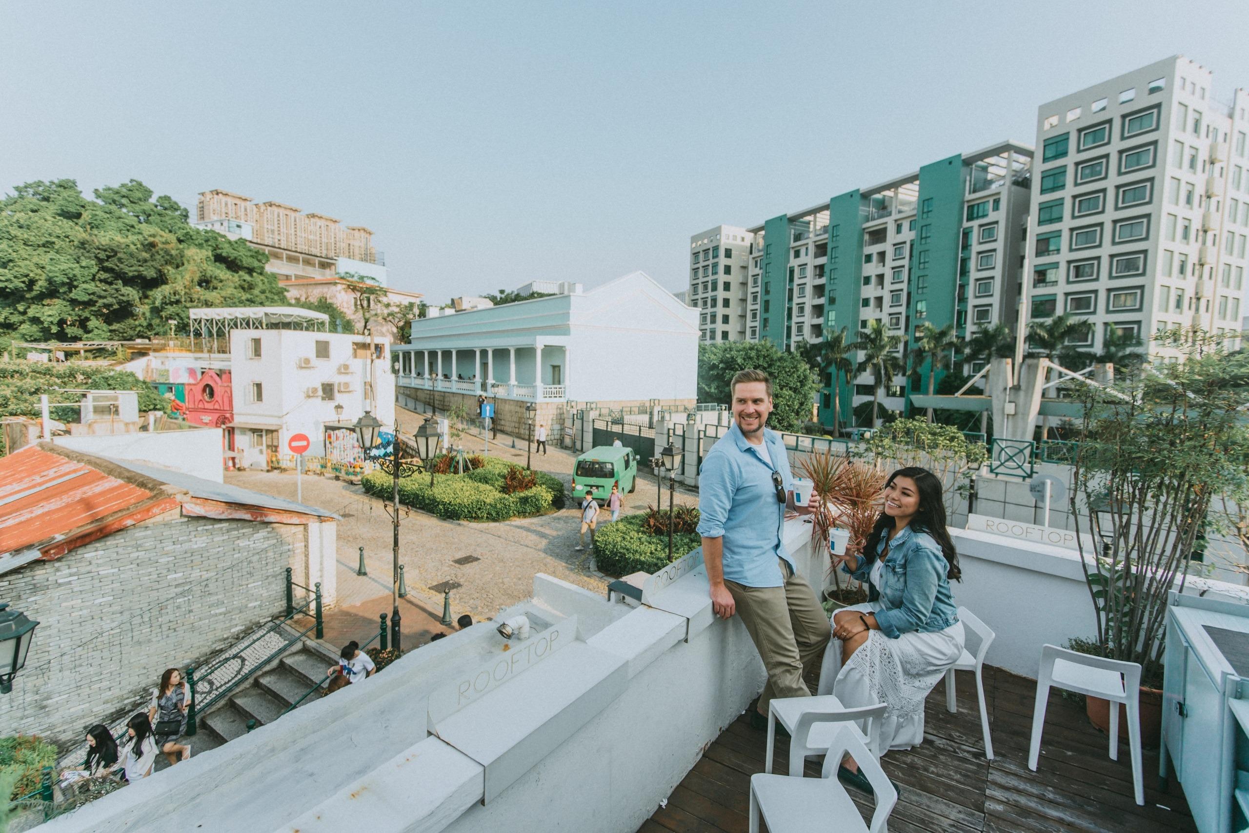凡惠顧Rooftop Macau指定咖啡即享買二送一。