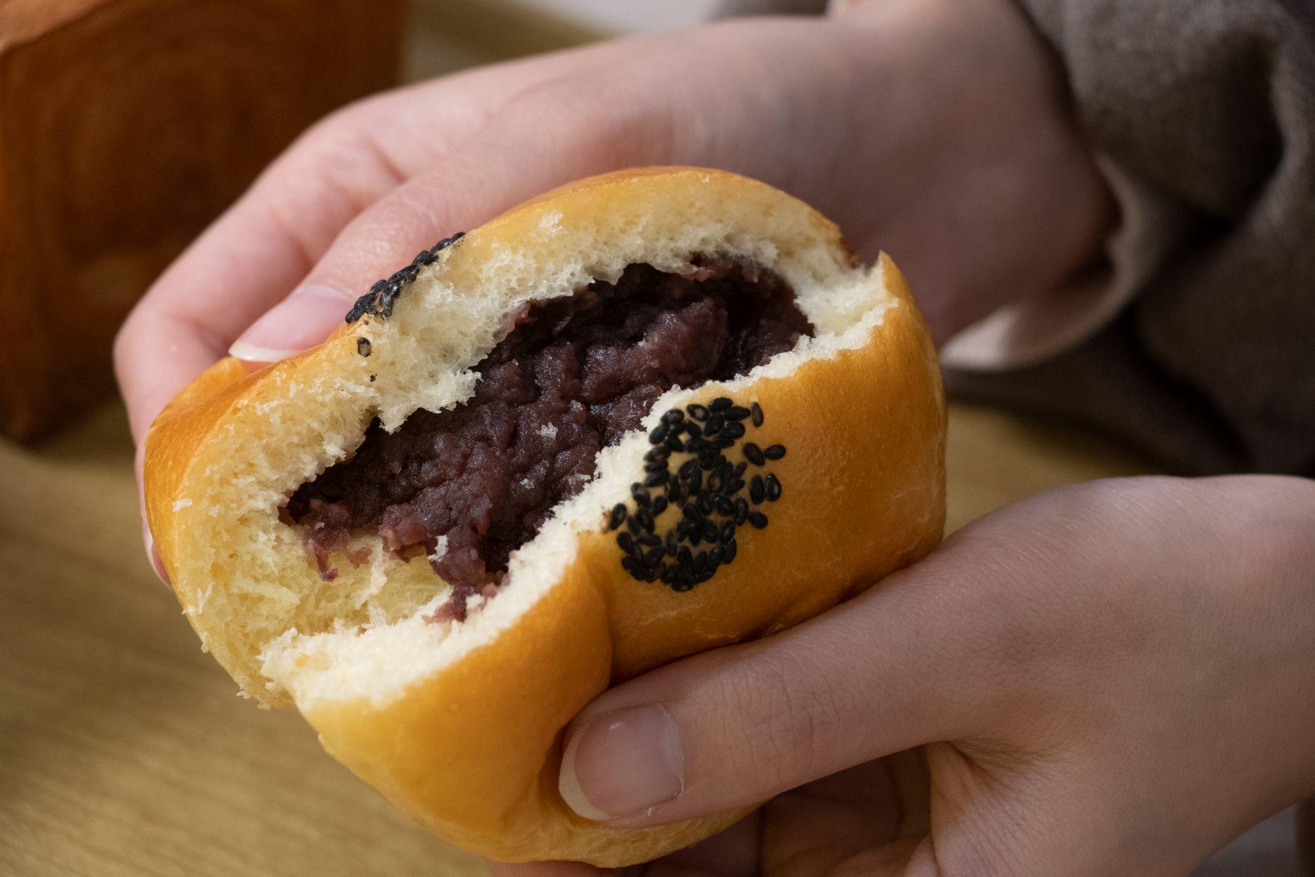北海道十勝紅豆包,麵包香軟,紅豆餡料香甜而不膩