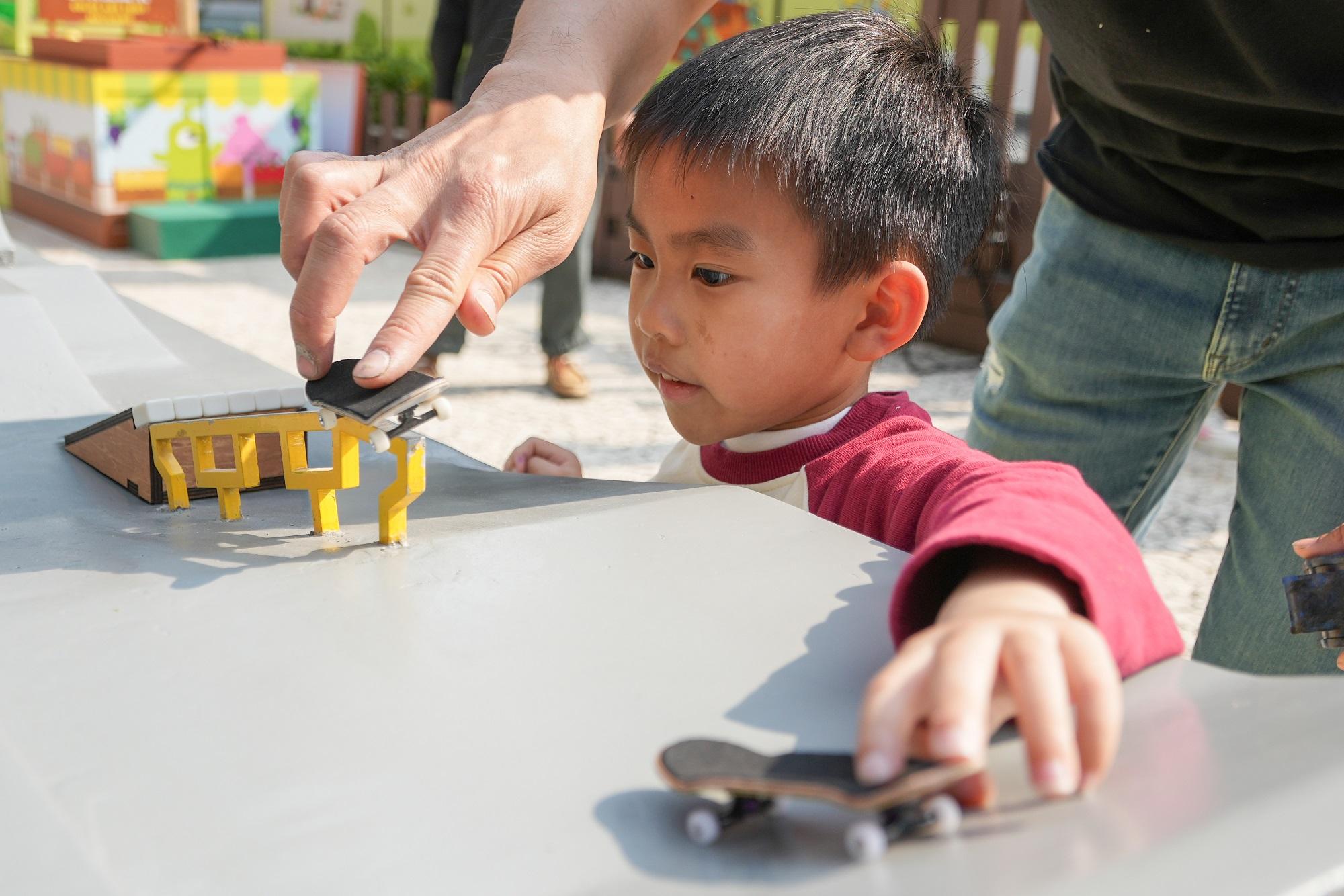 手指滑板DIY (Finger-skateboard DIY)