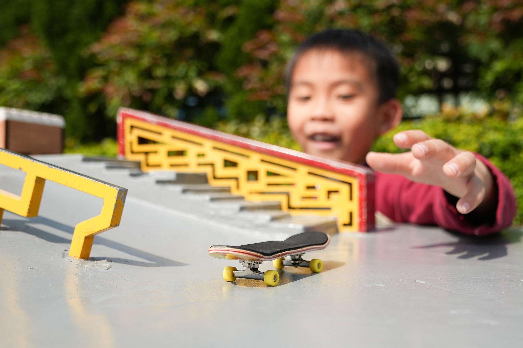 手指滑板DIY (Finger-skateboard DIY)