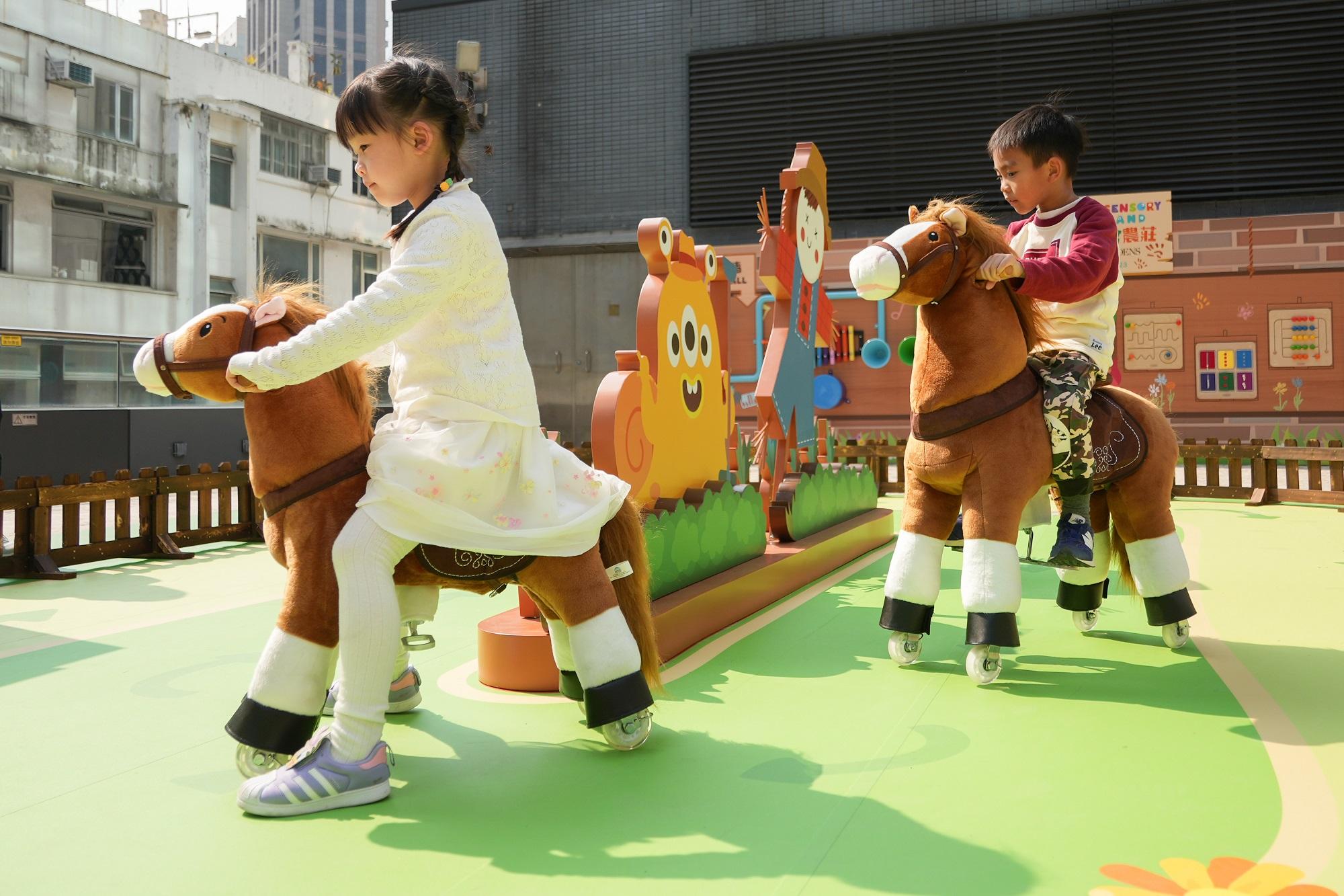 玩樂小馬場 (Happy Horse-riding)