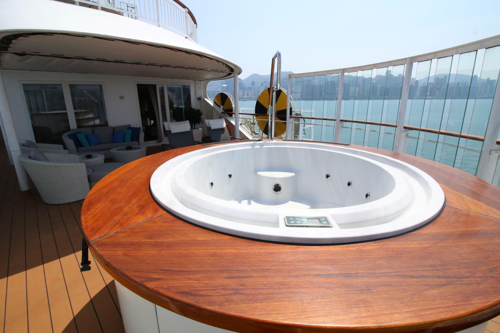 私人按摩池,隨時都可以享受水療按摩