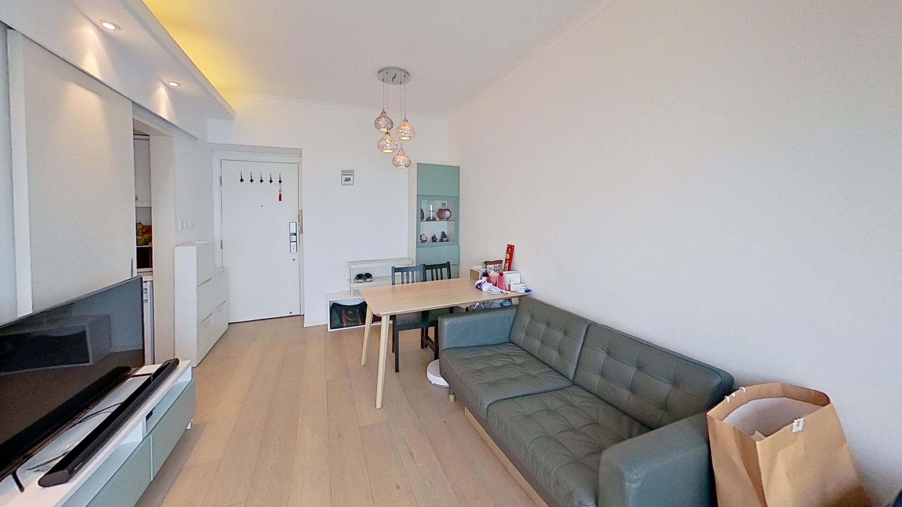 單位裝修新淨,全屋以奶油色系為主調,感覺清新舒服。