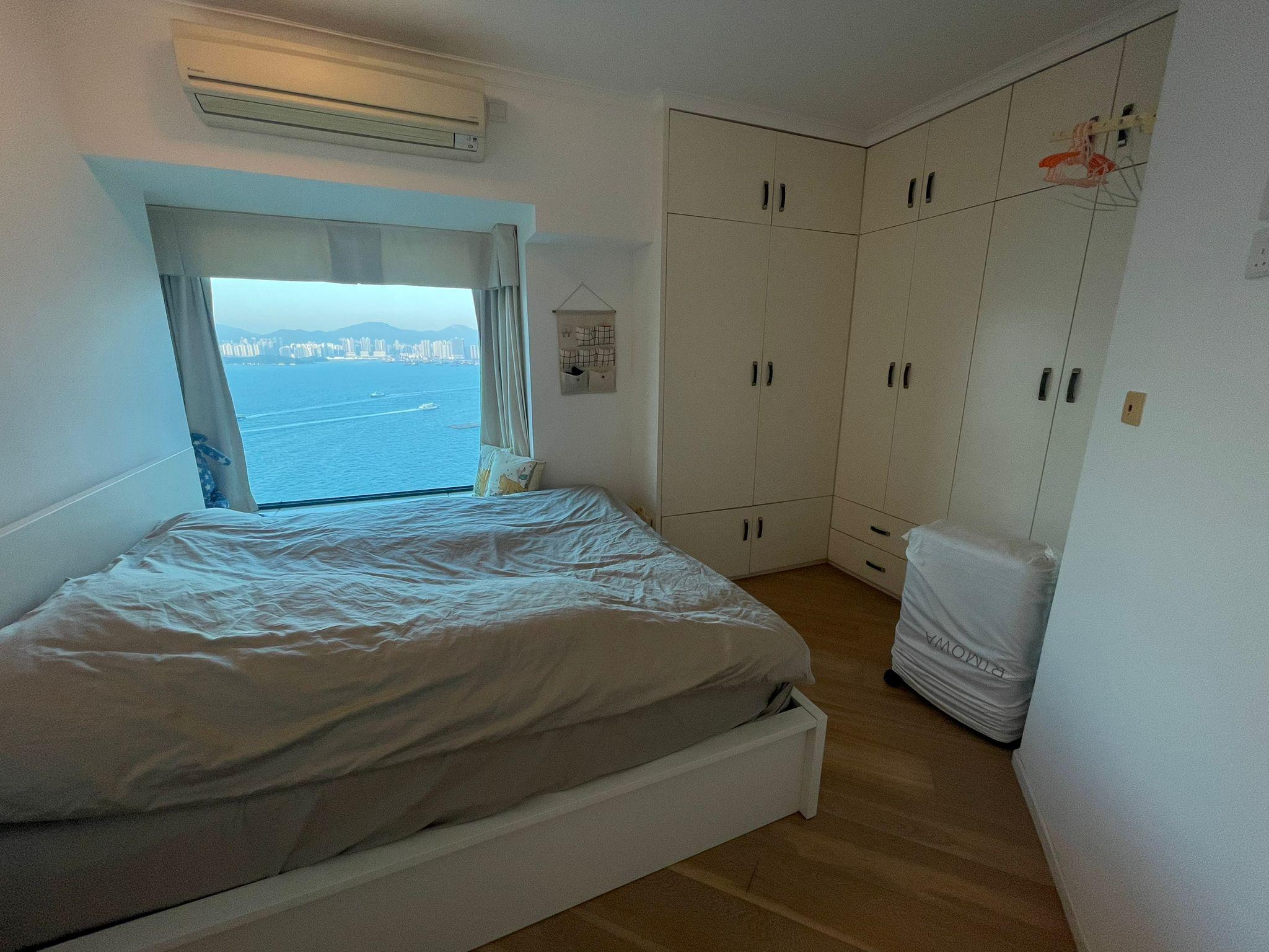 睡房設有不少大衣櫃,十分實用,活動空間亦足。