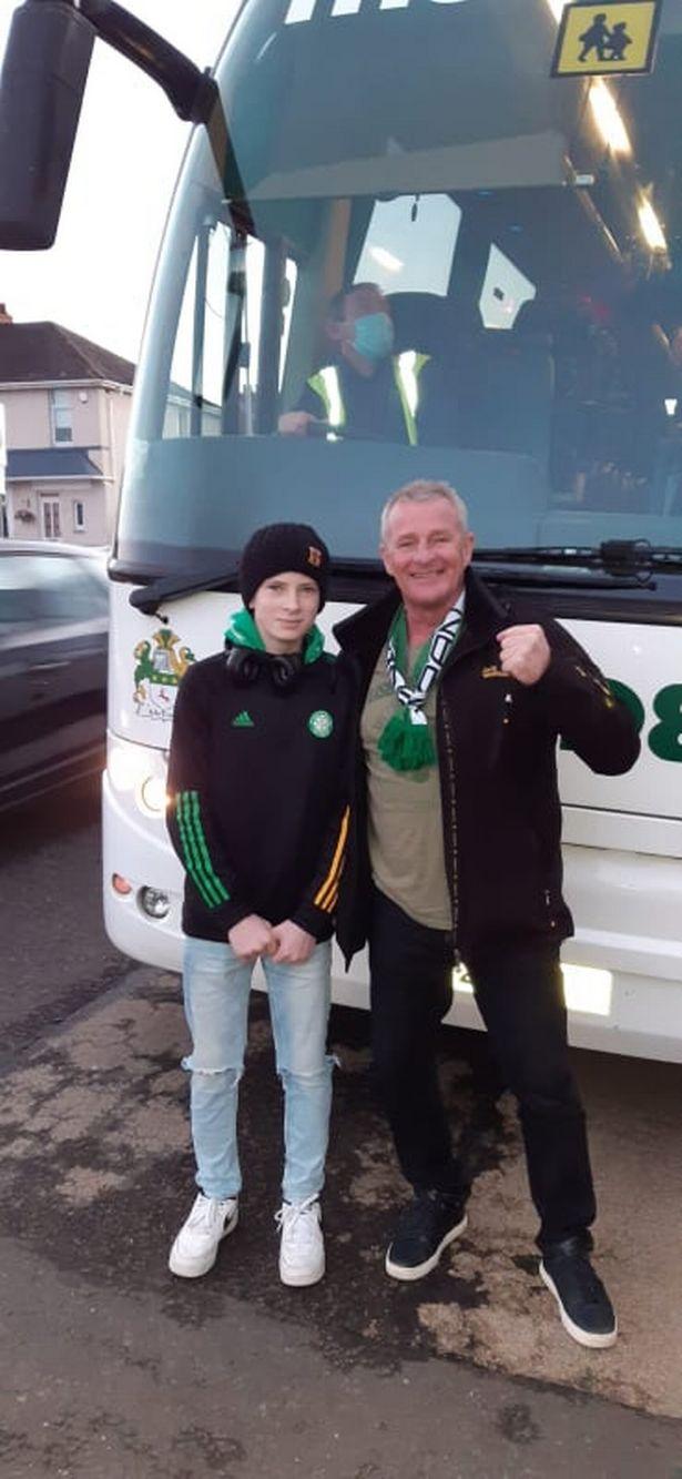 Andrew與孫兒。(互聯網)