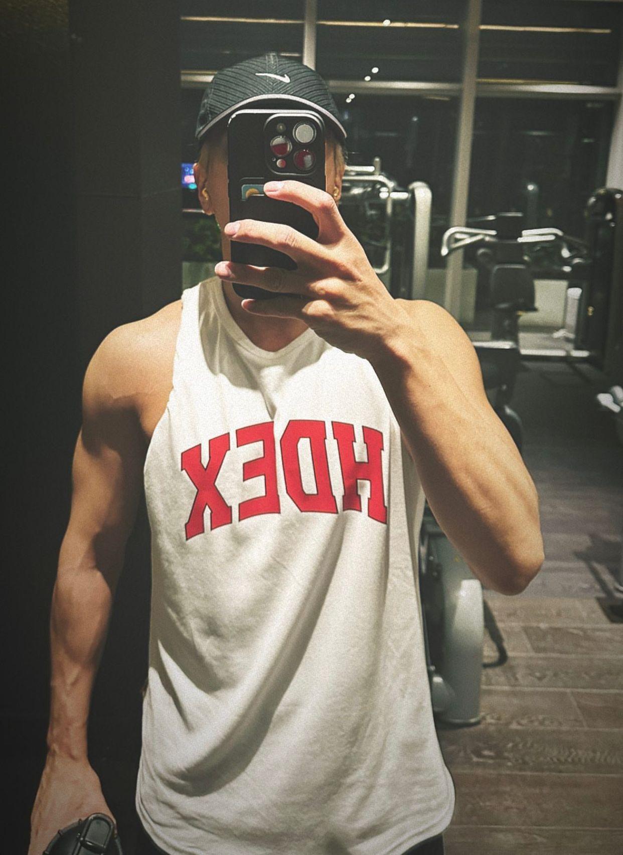 鄭容和襲港不忙透過IG打卡。