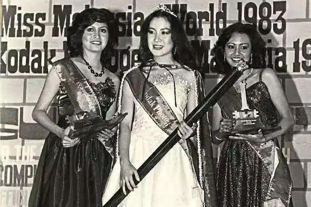 楊紫瓊在母親鼓勵下參加選美比賽,成為「馬來西亞小姐」。