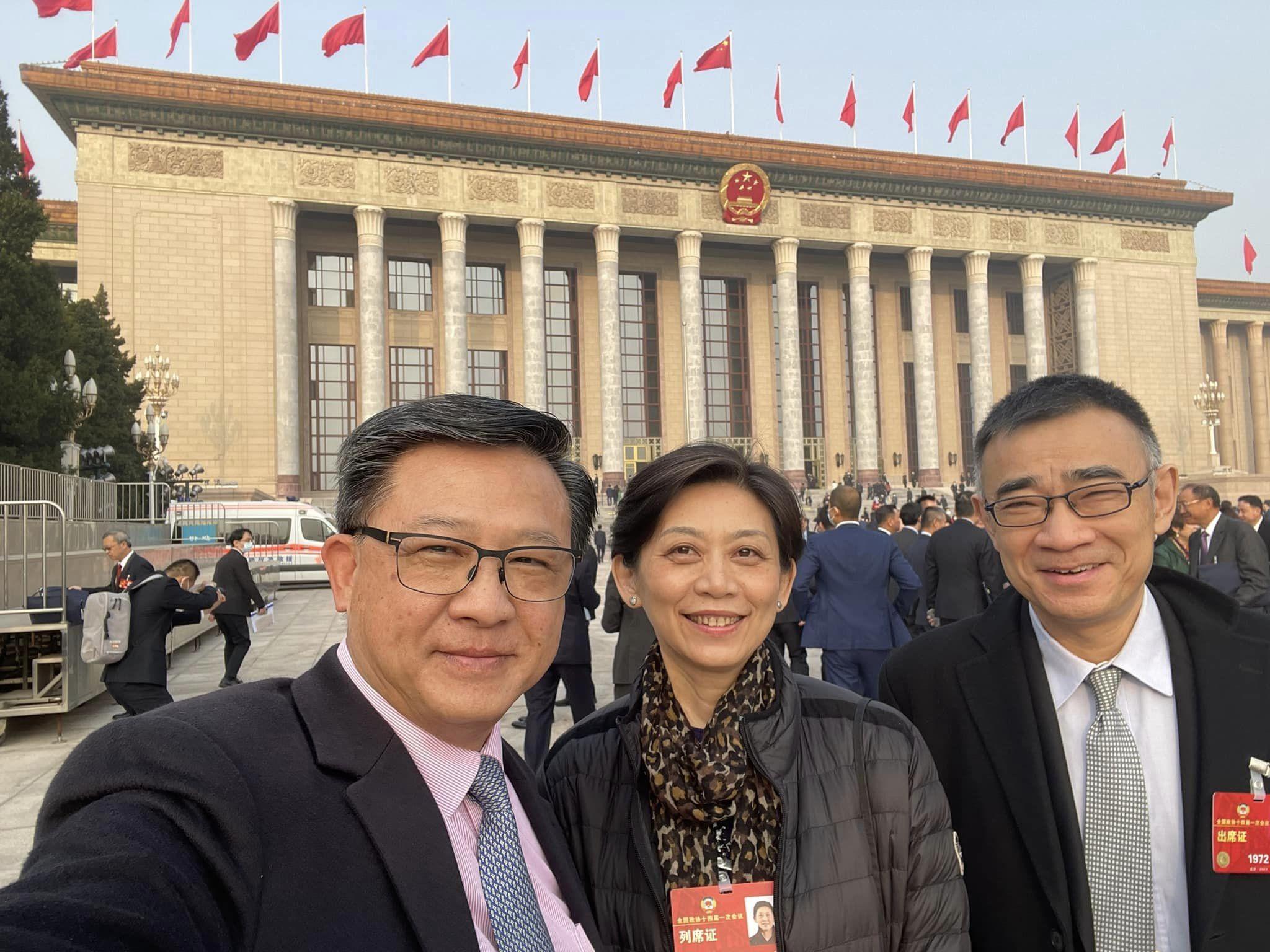 政協新丁何君堯首開會,興奮拍片大曬內部情況。(何君堯FB)