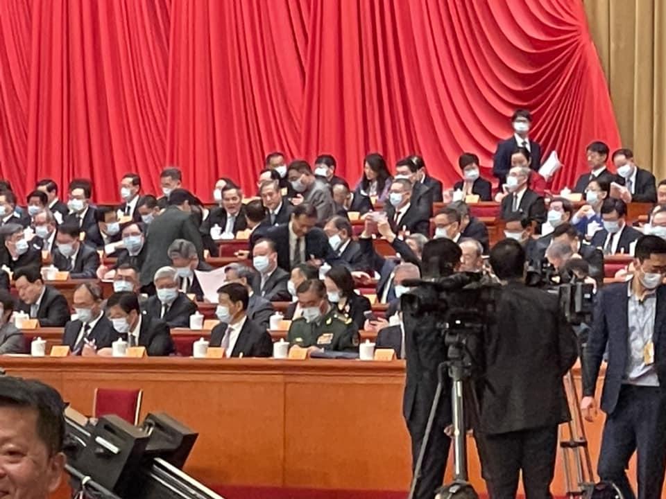 政協新丁何君堯首開會,興奮拍片大曬內部情況。(何君堯FB)