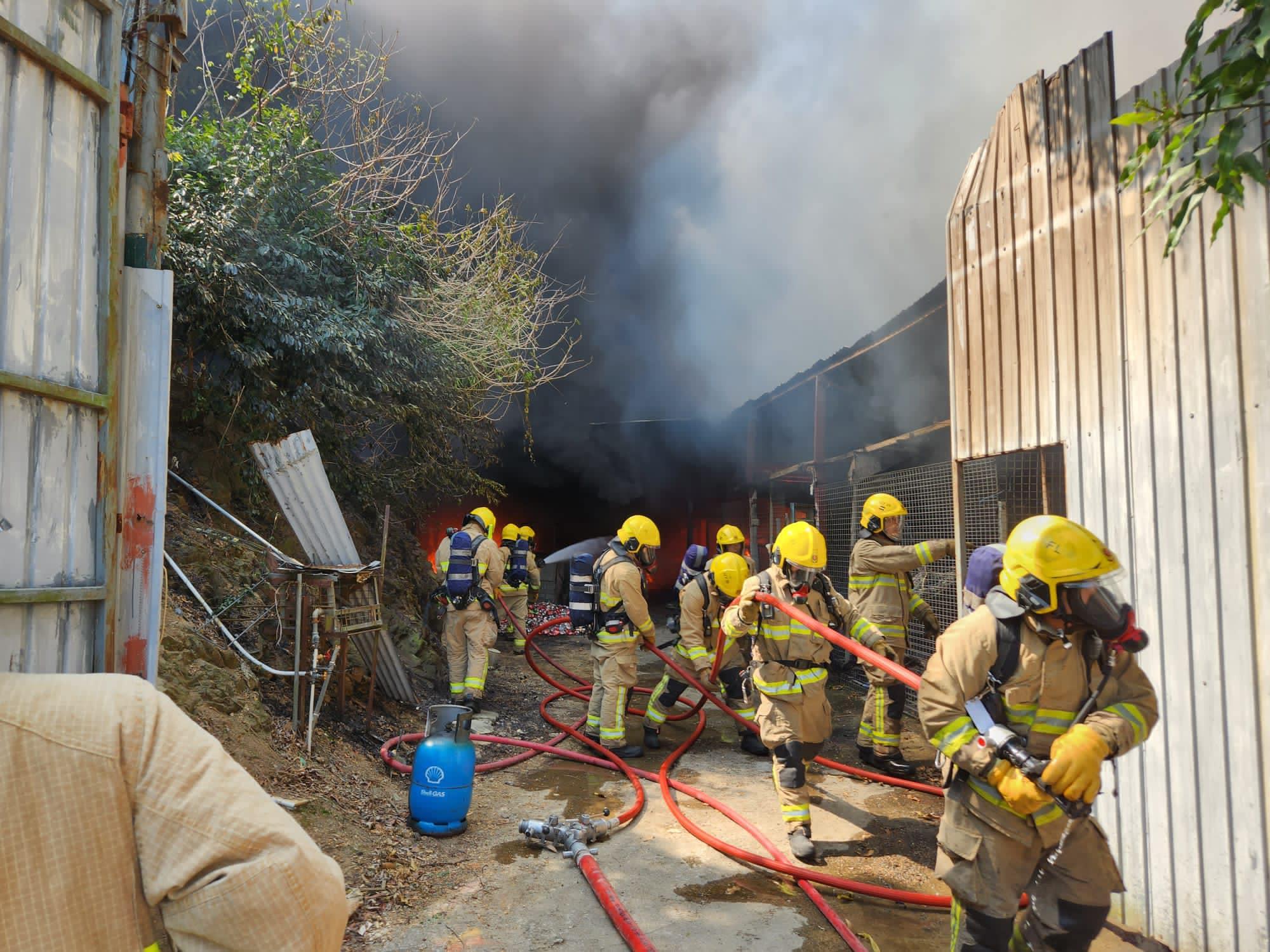 坪輋五洲路回收場發生火警。