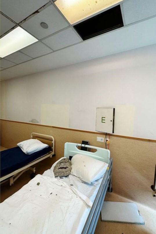 青山醫院一個病房去年11月底有石屎墮下。(Instagram用戶「hanosecretshk」)