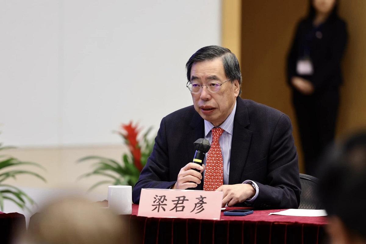 梁君彥在全國兩會精神座談會發言分享。(李家超FB)