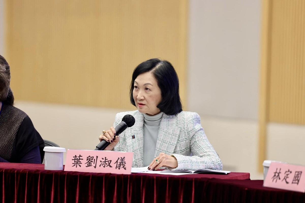 葉劉淑儀在全國兩會精神座談會發言分享。(李家超FB)