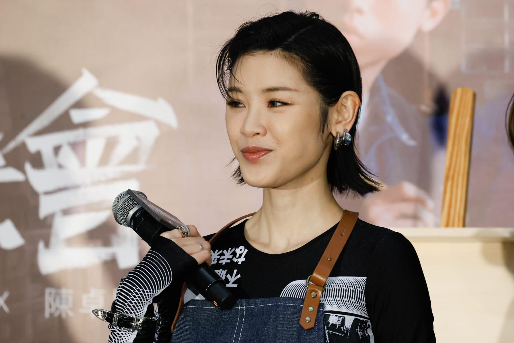 陳卓賢、江𤒹生、陳蕾現身銅鑼灣時代廣場舉行的記者會。 (蘇文傑攝)