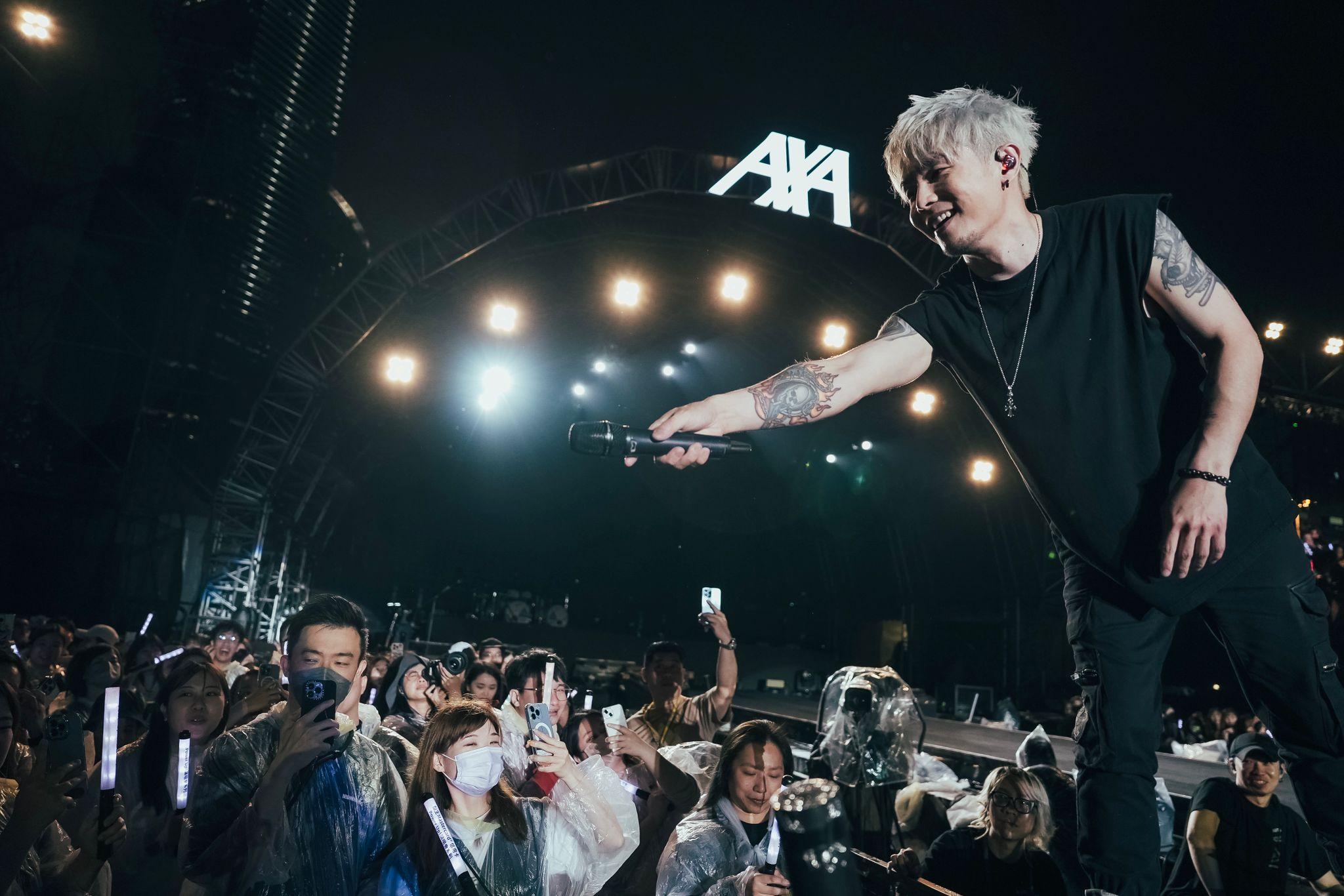 AK為八三夭西九騷站台 Dear Jane獻唱合唱版《到底發生過什麼事》