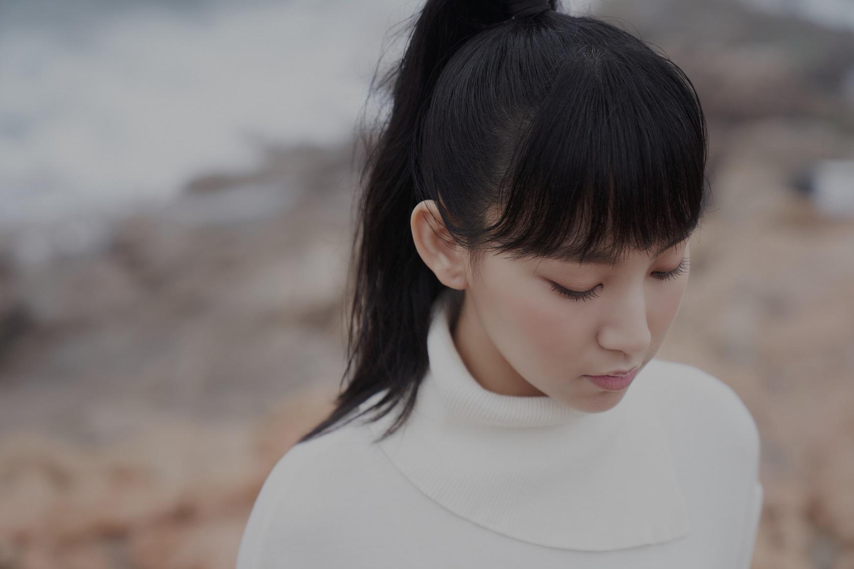 炎明熹於白色情人節出慘情歌《大開眼界》。