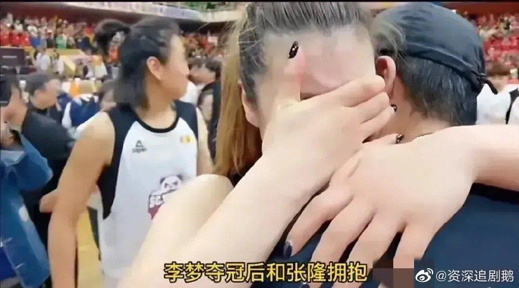 中國女籃李夢被爆做情婦與前領隊裸聊,正宮貼圖爆料大反擊(微博圖片)