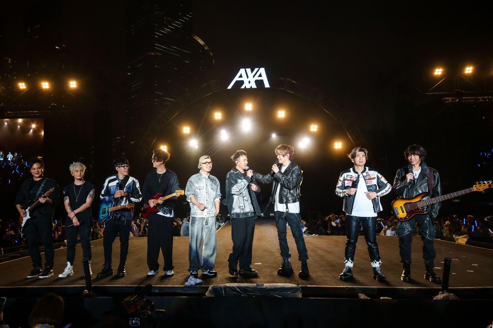 Dear Jane擔任是次演唱會嘉賓,一同唱出新鮮出爐的《到底發生過什麼事》雙語合唱版。