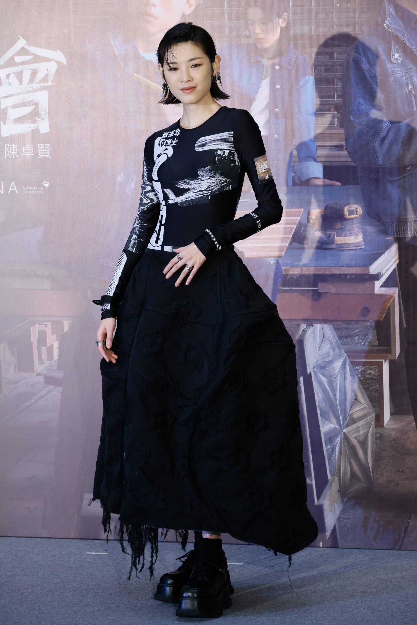 陳卓賢、江𤒹生、陳蕾現身銅鑼灣時代廣場舉行的記者會。 (蘇文傑攝)