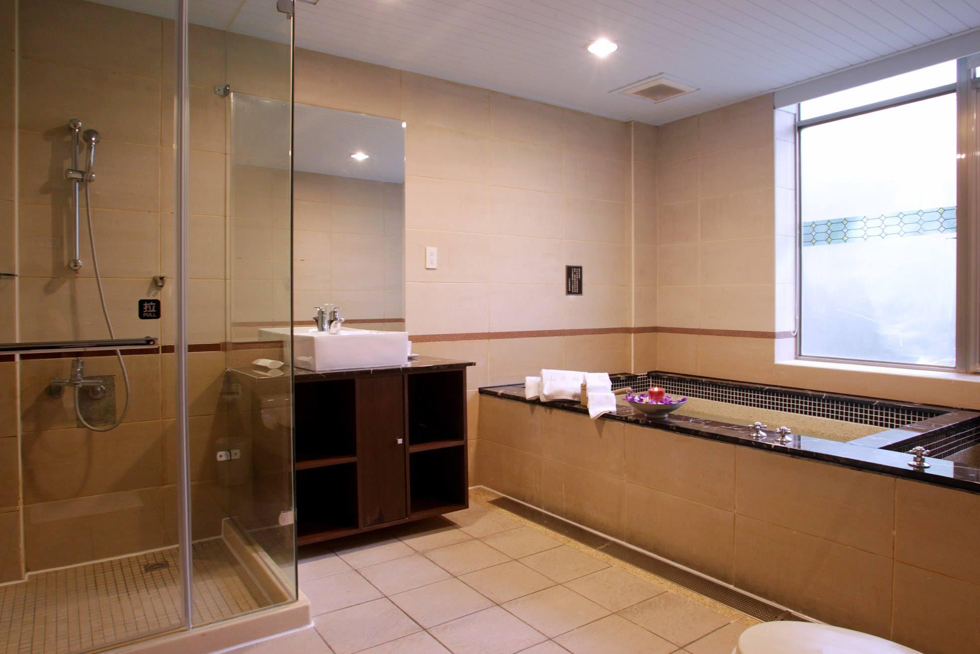 豪華雙人套房擁有特大冷熱雙池。